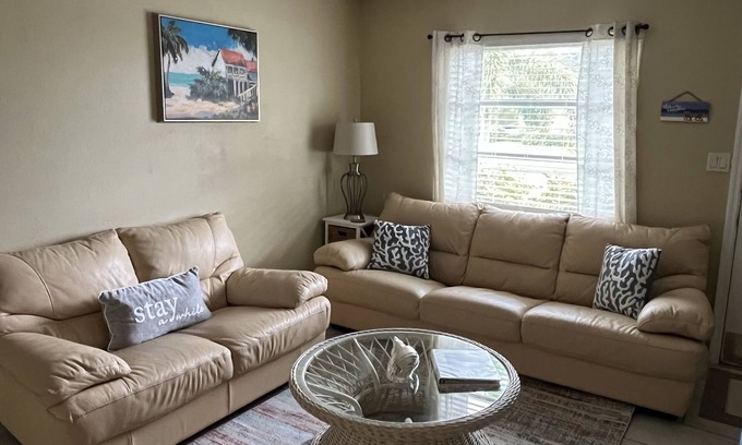 Southgate House | Get To the Beach! Only 5 miles to Siesta Key Beach!
