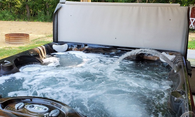 Fontanet Apartment | Getaway in the country/Beautiful Parke County/Large hot tub and much more!