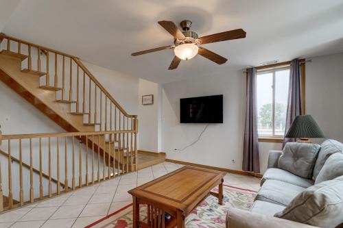Des Plaines House | Getaway Near ORD With Great Local Amenities