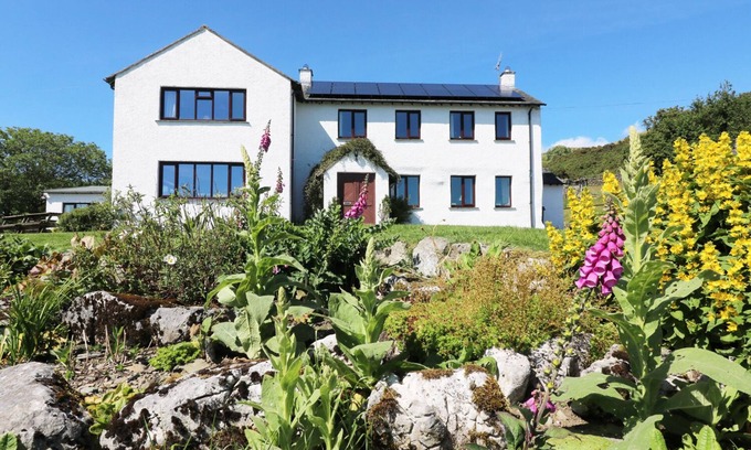 Kendal Cottage | GHYLL BANK HOUSE, pet friendly, character holiday cottage in Staveley