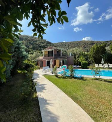 Mikros Gialos Villa | Gialos Villas 1-2 With a Private Pool