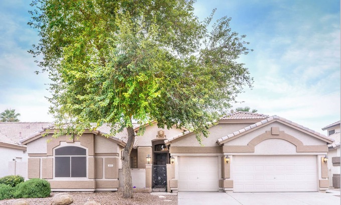 Gilbert House | ✨GILBERT GETAWAY✨Special fall rates! Beautiful home with lots of amenities!