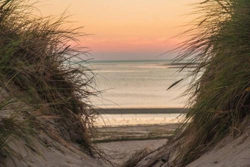 Montmartin-sur-Mer House | Gite au pied des dunes, 200m de la plage
