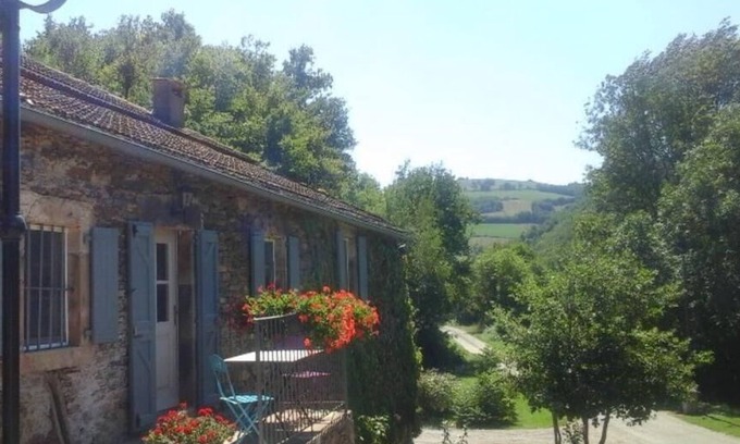 Curvalle Apartment | Gite Dans Maison Pour 2 Pers axe Albi-millau Bord de L'eau Vallée du Tarn
