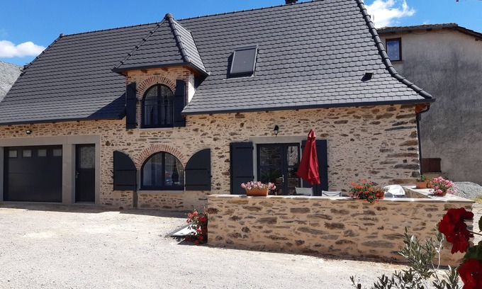 Saint-Santin House | Gite de la Carriere