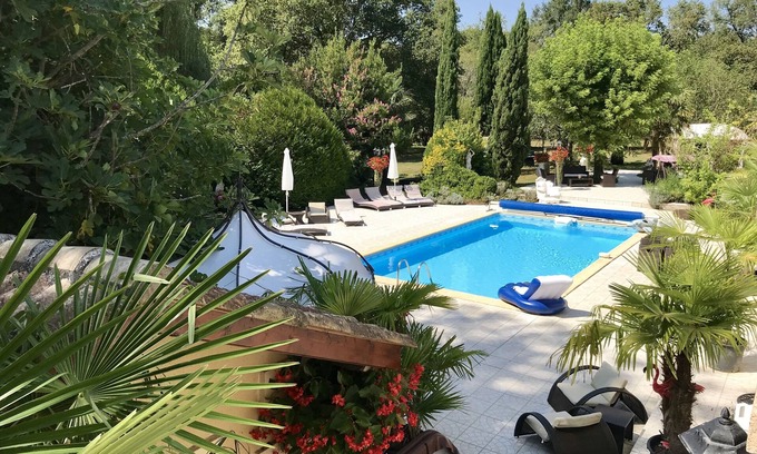 Saint-Christoly-de-Blaye House | Gîte in the heart of the Bordeaux countryside 1H from the sea