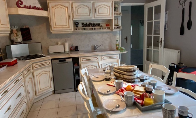 Flore Cottage | Gite Le Mans, 3 bedrooms, 8 persons