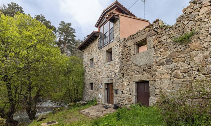 San Martin del Pimpollar House | Gîte 'Molino Navarenas' with lake view, balcony and Wi-Fi