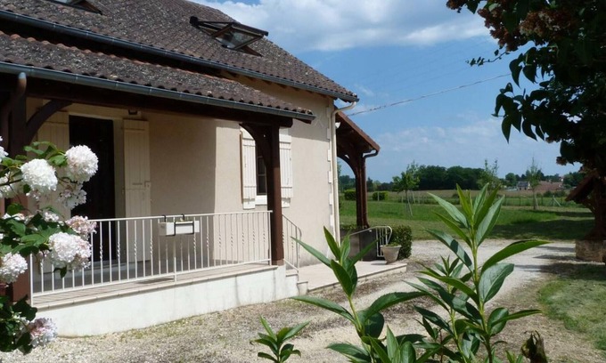 Thiviers Cottage | Gite Thiviers, 3 bedrooms, 5 persons