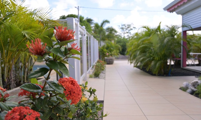 Anse-Bertrand House | GITES FLEURS D ABEILLES - Charming BUNGALOW for rent 2/3P
