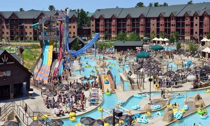 Lake Delton Condo | Glacier Canyon & Wilderness Waterpark 2 Bedroom 2 Bathroom