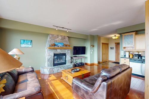 Big White Ski Resort Apartment | Glacier Lodge 103