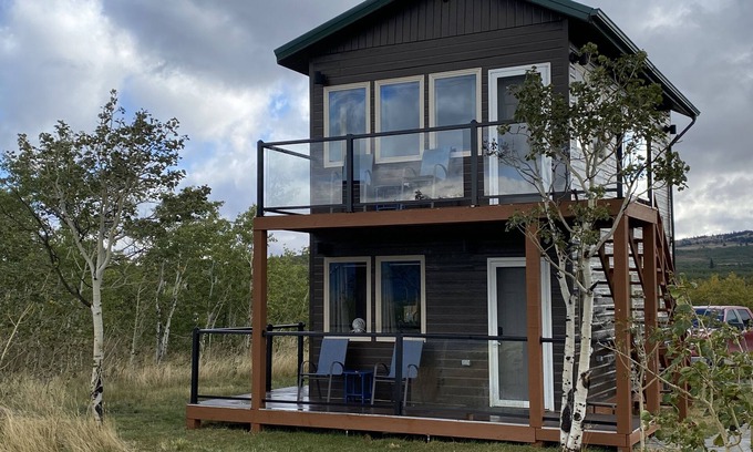 Babb House | Glacier Quarry - Cozy Mountain Retreat near Glacier National Park facing Rockies