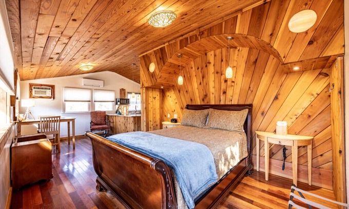 Stanardsville Apartment | Glade Cottage at White Lotus Eco Spa Retreat