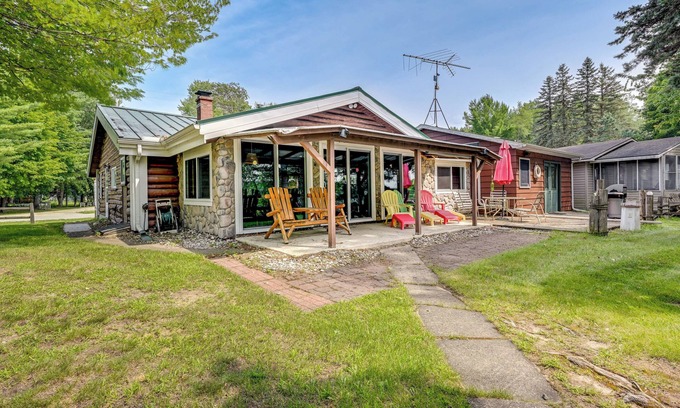 Gladwin Cottage | Gladwin Lakefront Cottage w/Deck, Grill!