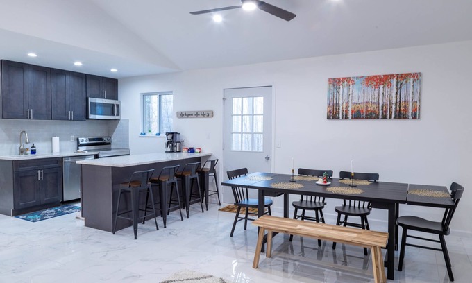 Gouldsboro House | Glamorous Renovated 4bd Pocono House w/Game Room✔
