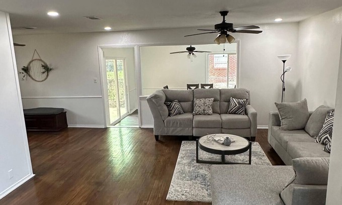 North Richland Hills House | Glamorous Cozy Fort Worth Home