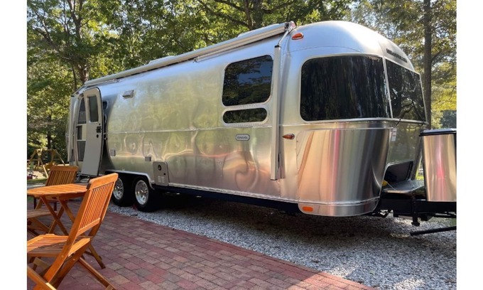 Lorton House | Glamping in the DMV - 2022 Airstream Globetrotter 27FB
