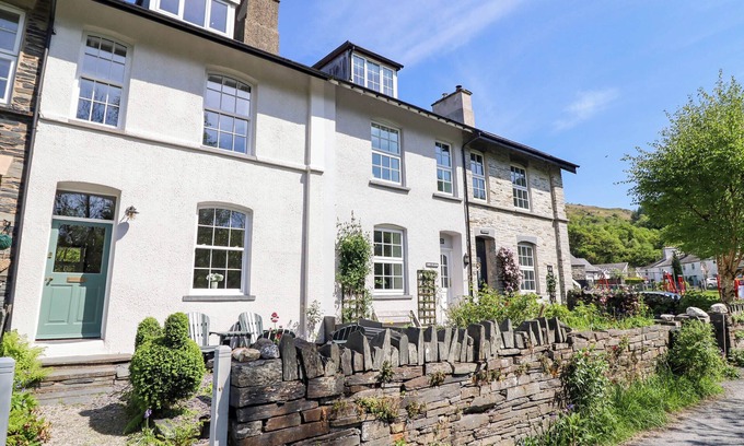 Tywyn Cottage | GLAN YR AFON, pet friendly, with open fire in Tywyn