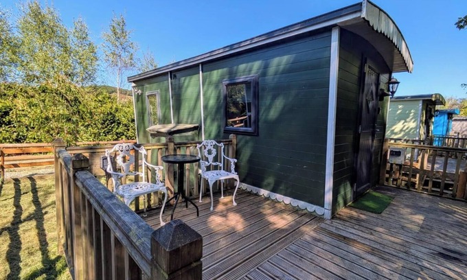 Llanfair Caereinion Cabin | Glan yr Afon Tri - Relax, Recuperate, Hot Tub