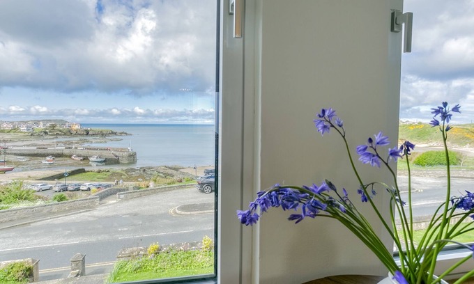 Cemaes Bay Cottage | Glasfryn - sleeps 12 guests in 6 bedrooms