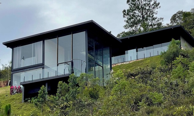 Sao Sebastiao das Aguas Claras House | Glass house on the mountain in Macacos, close to waterfalls and ecological trails