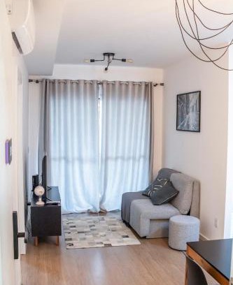 Gleba Fazenda Palhano Apartment | Gleba com ar-condicionado na sala e quarto, sacada e piscina