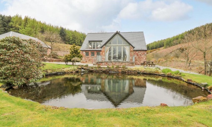 Kirriemuir House | Glen Cruick