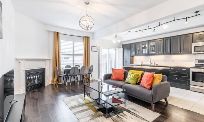Stoney Creek House | GLOBALSTAY . Spacious 3Bd 2.5Ba Townhome. Hot Tub & BBQ