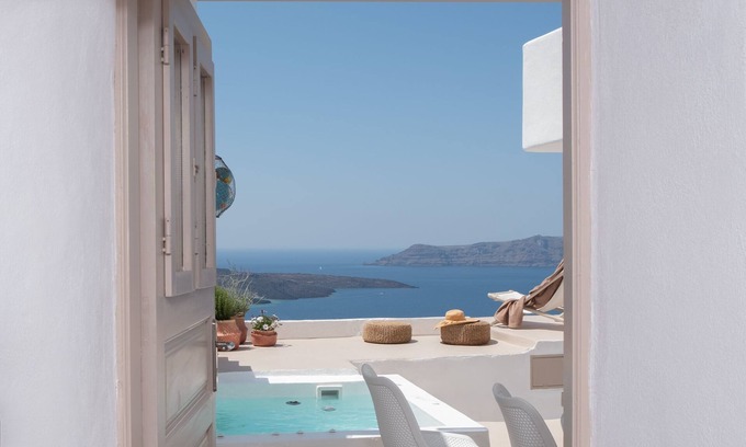 Fira House | Globe Suites