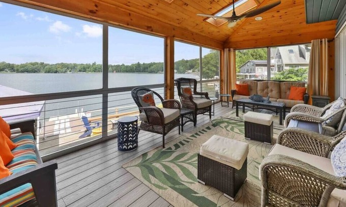 Hinsdale House | Glorious Lakefront Retreat by Evergreen Home