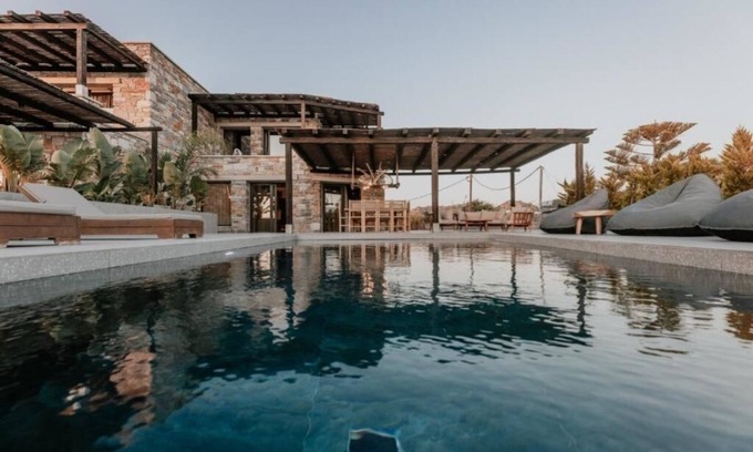Plaka Villa | Glorious Villa With Private Pool & Jacuzzin