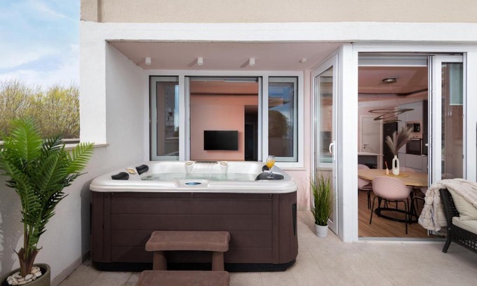 Split Apartment | Glow luxury apartment with terrace and jacuzzi