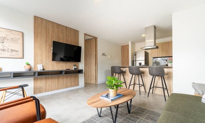 La Aguacatala Apartment | Go Living 702 · Modern Apt near Milla de Oro with AC and Balcony