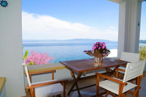 Sourpi Apartment | Goddesses Villa 2 in Nies