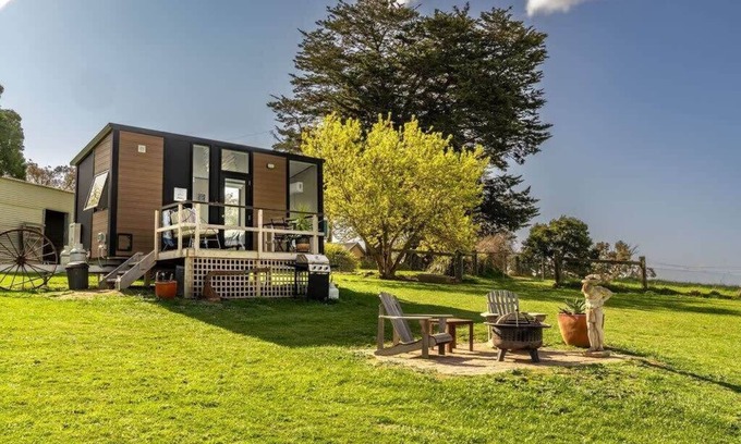 Ross Creek House | Gold Meadows by Tiny Away