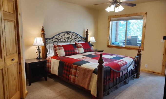Hill City House | Gold Pan Inn nCentrally located! A Perfect Place to Stay!