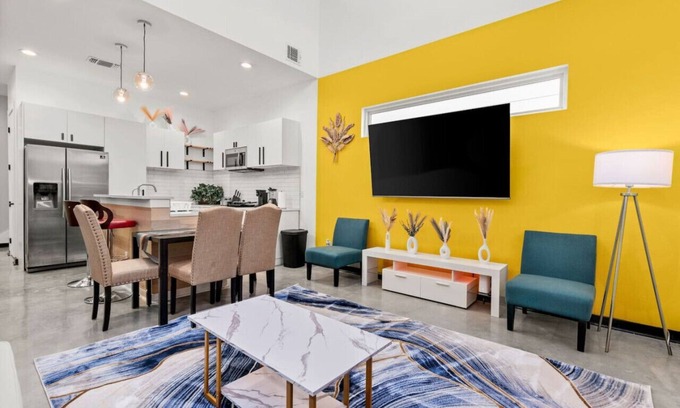 Eastside Promise Neighborhood House | Golden Game Haven: mins to Alamo, AT&T, Fort Sam