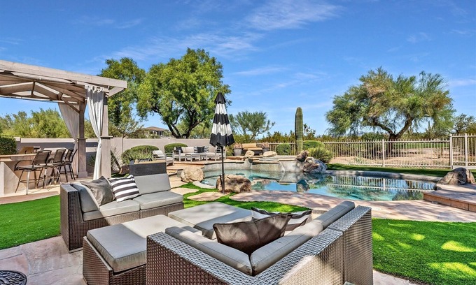 Glen Eagle House | GOLF COURSE VIEW LOT | Heated Pool & Hot Tub | EV!