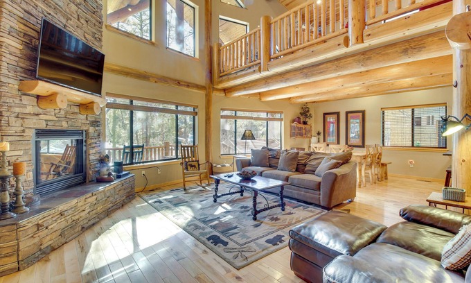 Torreon Cabin | Golf, Hike, Relax: Cabin 3 Miles to Lake!