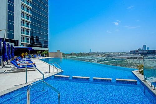 Dubai Media City Apartment | Golf Views in 30th Floor