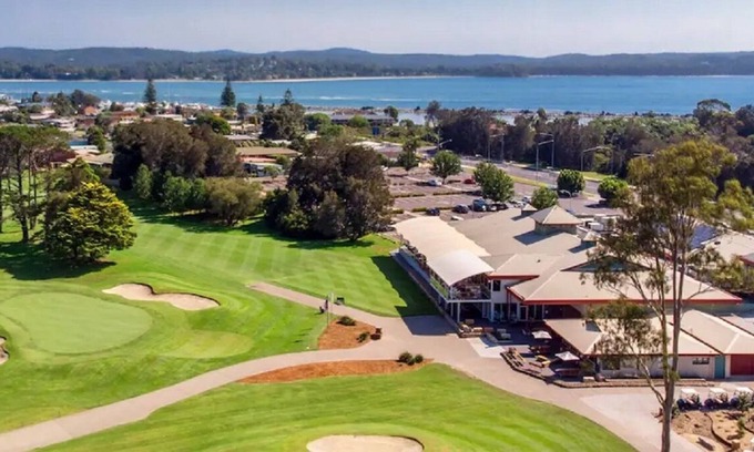 Catalina House | Golfer's Dream Getaway with coastal attractions.
