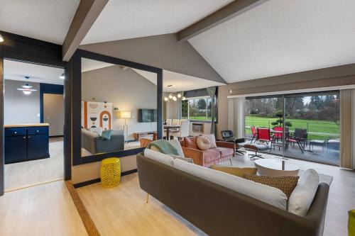 Gresham House | Golfview Ranch