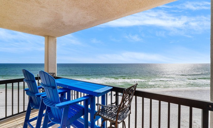 Sunnyside Condo | Gone Coastal Crazy! Mid-rise building with a one-story floor plan! Complimentary Activities!