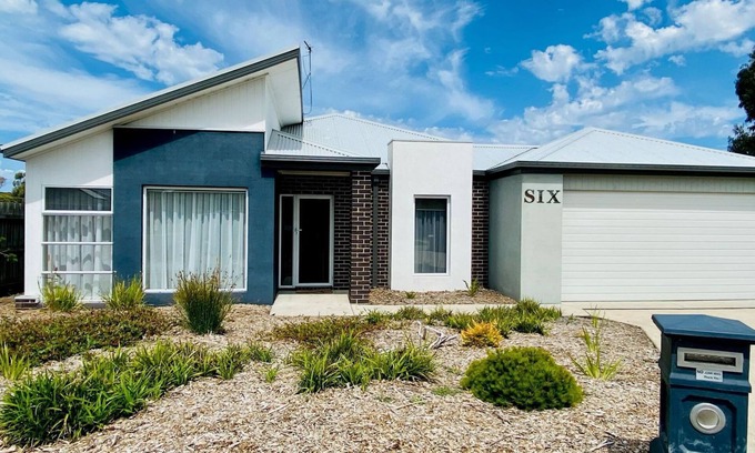 Inverloch House | Goodenia Vibes - Inverloch