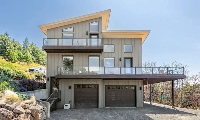 Mt. Hood - Columbia River Gorge House | GORGE-ous Hidden Riverview Escape