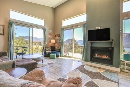 Carson House | Gorge Retreat - Modern Carson Home with Mtn Views!