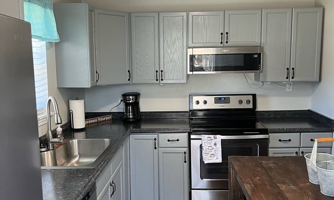 Murfreesboro House | *Gorgeous 2BD|WIFI|Country|Family Friendly|Pets Welcome|Sleep 6|2 miles to MTSU*