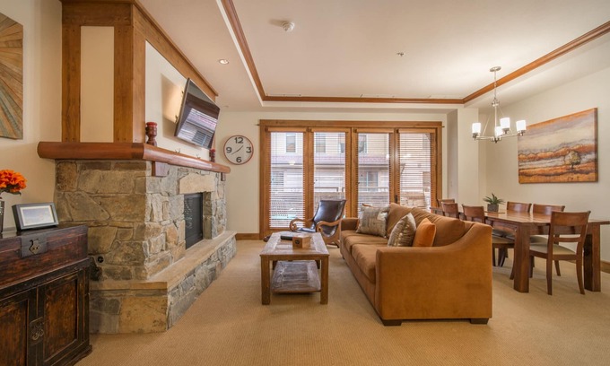 Truckee Condo | Gorgeous 2BR Heart of Northstar Village near Gondolas
