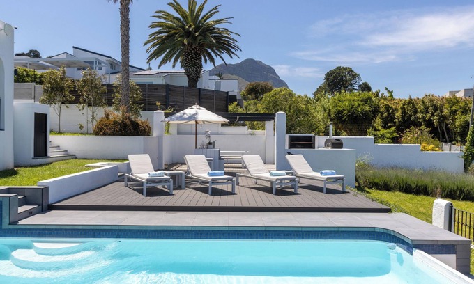 Somerset West Villa | Gorgeous 3-bedroom villa with mountain and ocean views in Somerset West